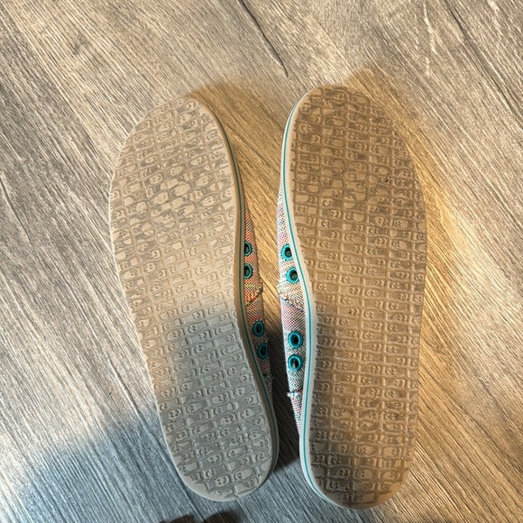 Women’s Sanuks - Picture 5 of 6